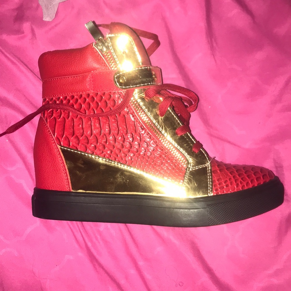 Shoes - Picture 3 of 7